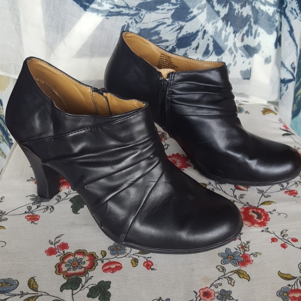 Black heeled booties size 8